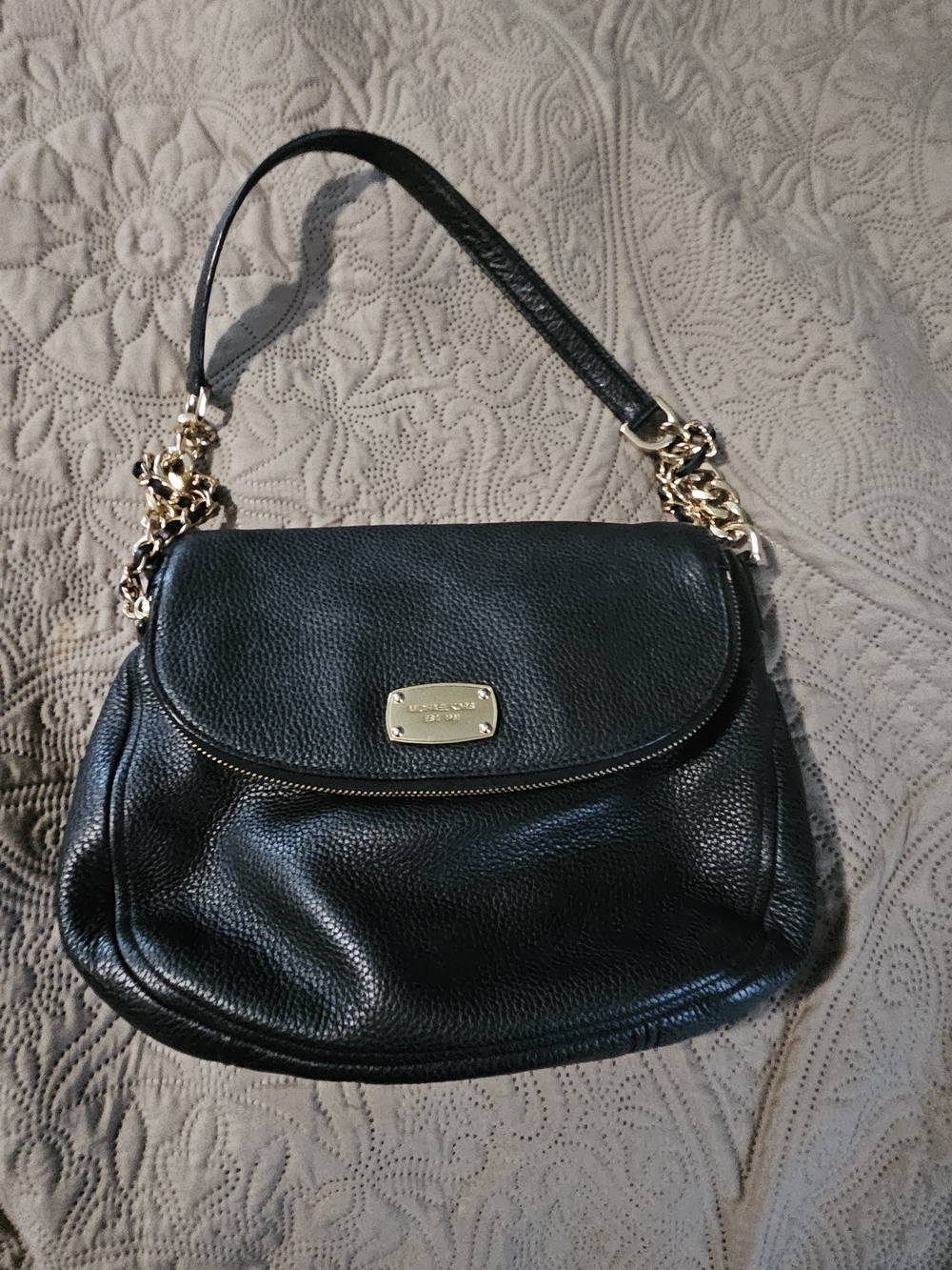 Black Leather Shoulder Bag with Gold Hardware - Michael Kors